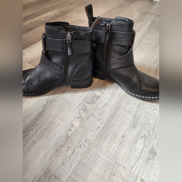 Gentle Souls By Kenneth Cole Best Of Moto Leather Ankle Black Booties Size 6.5 - Picture 3 of 9